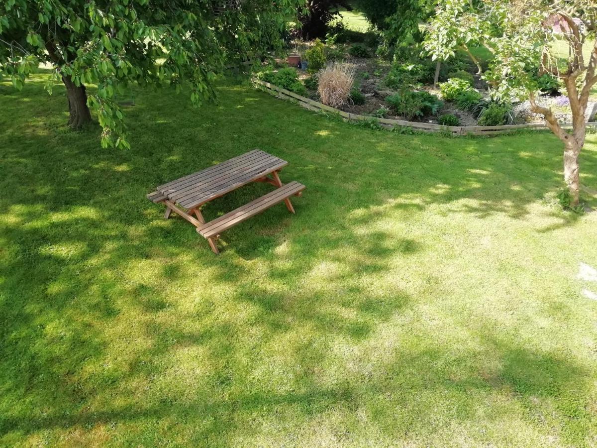 Etage A La Ferme Avec Piscine Interieure Privative, Selon Date Bassee Exterior photo